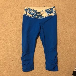 Blue Lululemon crop leggings!